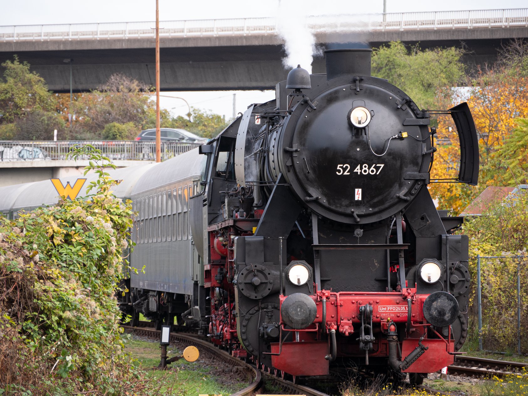 52 4867 - unterwegs mit dem Halloween Express auf der Frankfurter Hafenbahn (31.10.2020) Foto: Simon Klinz
