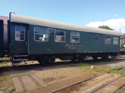 am Buffetwagen der Bauart BD 3 ygeb wird zur Zeit die Hauptuntersuchung durchgeführt (20.06.2020)