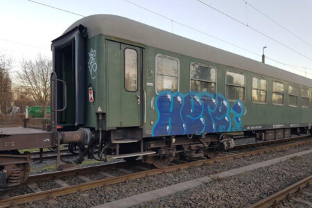 Sprayer Schaden an 2 Bm234 Wagen in Mainz-Weisenau (21.02.2021)