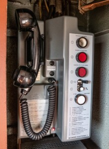 Reperatur einer Sprechstelle im BM234 mit Unstützung durch den Hersteller Neumann Elektronik