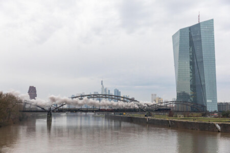52 4867 auf der Deutschherrnbrücke (2.1.2022 - Foto: Gerhard Hohl)