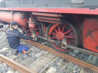 Arbeiten an 236 406-1 auf dem Freigelände der Hafenbahn (5.2.2022)