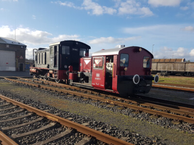 V36 406 und 322 607-3 auf dem Freigelände der Hafenbahn (5.2.2022)