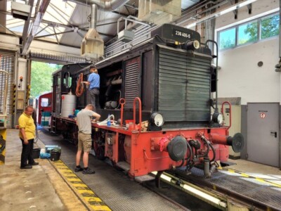 236 406-5 - Motor-Ölwechsel (18.05.2022 - Foto: Wolfgang Rotzler)