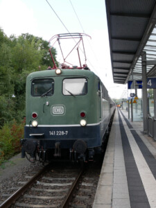 Fahrt nach Neustadt/Weinstrasse: E41 228 in der Abstellung (03.10.2022) Fahrt nach Neustadt/Weinstrasse: E41 228 in der Abstellung (03.10.2022)