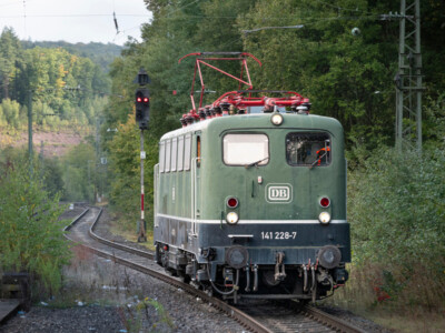Fahrt nach Neustadt/Weinstrasse: E41 228 auf dem Weg zur Abstellung (03.10.2022)