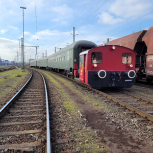 322 607-3 holt unsere Bm234 Wagen im Güterbahnhof Frankurt Ost ab (29.1.2023 - Foto: Wolfgang Rotzler)