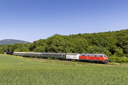 Pfingstdampf: 218 191-5 mit 52 4867 bei Schneidhain (28.5.2023 - Foto: Sven Eichler)