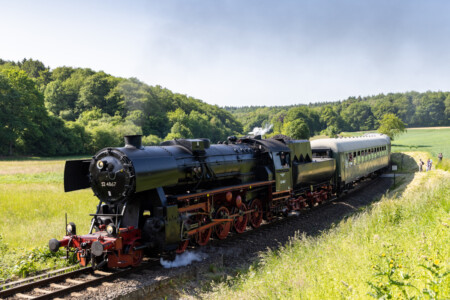 Pfingstdampf: 52 4867 bei Schneidhain (28.5.2023 - Foto: Gerhard Hohl)