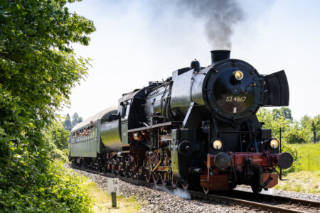 Pfingstdampf: 52 4867 bei Schneidhain (28.5.2023 - Foto: Gerhard Hohl)