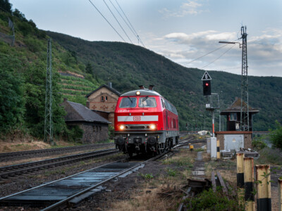 218 451-3 der MZE beim Umsetzen währedn der Sonderfahrt Rhein in Flammen (01.07.2023 - Foto: Simon Klinz)