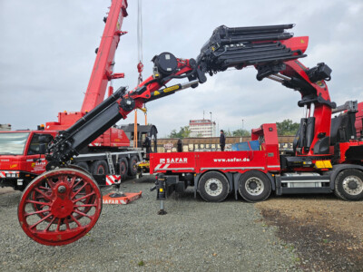 die ausgebaute Achse von 52 4867 wird zum Spezialunternehmen transportiert und dort instandgesetzt (20.10.2023)