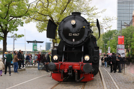 52 4867 beim Mädelsdampf auf der Hafenbahn (28.4.2024 - Foto: Christian Beck)