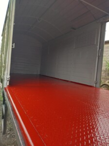 Postwaggon Innenraum nach Aufarbeitung (Foto: April 2024)