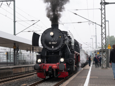 mit Volldampf in den Taunus-2024 (Sonntag): Abfahrt in Frankfurt/Main Höchst (Foto: Simon Klinz)