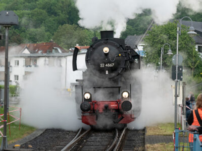 mit Volldampf in den Taunus-2024: Wasserfassen in Königstein (Foto: Simon Klinz)