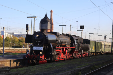 52 4867 im Wiesbadener Hauptbahnhof - Wiedereröffenug der Aartalbahn (3.11.2024)