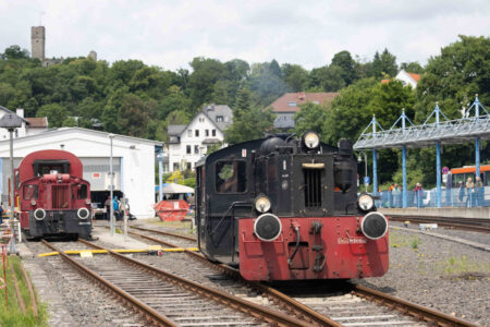 Kö 5712 und Köf 322 607-3 im Bahnhof Königstein (Pfingsten 2025 - Foto: Gerhard Hohl)