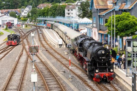 der Bahnhof Königstein mit allen HEF Fahrzeugen (Pfingsten 2025 - Foto: Gerhard Hohl)