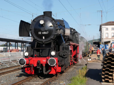 52 4867 beim Wasserfassen in Gemünden (6.9.2025 - Foto: Simon Klinz)