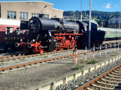 52 4867 im Bahnhof Meiningen (6.9.2025 - Foto: Jörg Koszollek)