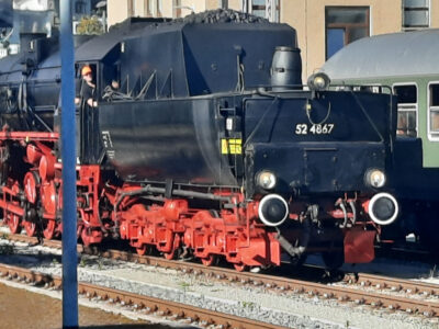 52 4867 im Bahnhof Meiningen (6.9.2025 - Foto: Jörg Koszollek)