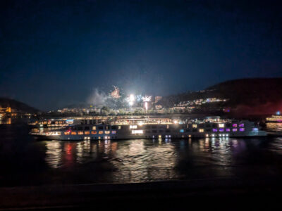 Rhein in Flammen - Die Schiffsflotte vor Bingen (Foto: Simon Klinz - 4.7.2026)