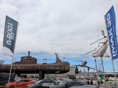 Verkehrsmuseuim Sinsheim: Aussengelände mit U-Boot und Helicopter (Foto: Simon Klinz)