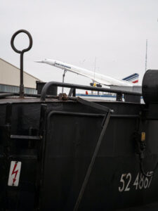 52 4867 in Sinsheim - mit Concorde im Hintergrund (17.10.2026 - Foto: Simon Klinz)